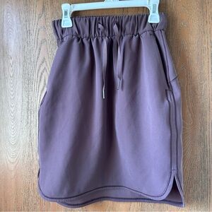 Lululemon Women’s On The Fly Skirt Woven Drawstring NWOT Size 2 Satin Burgundy